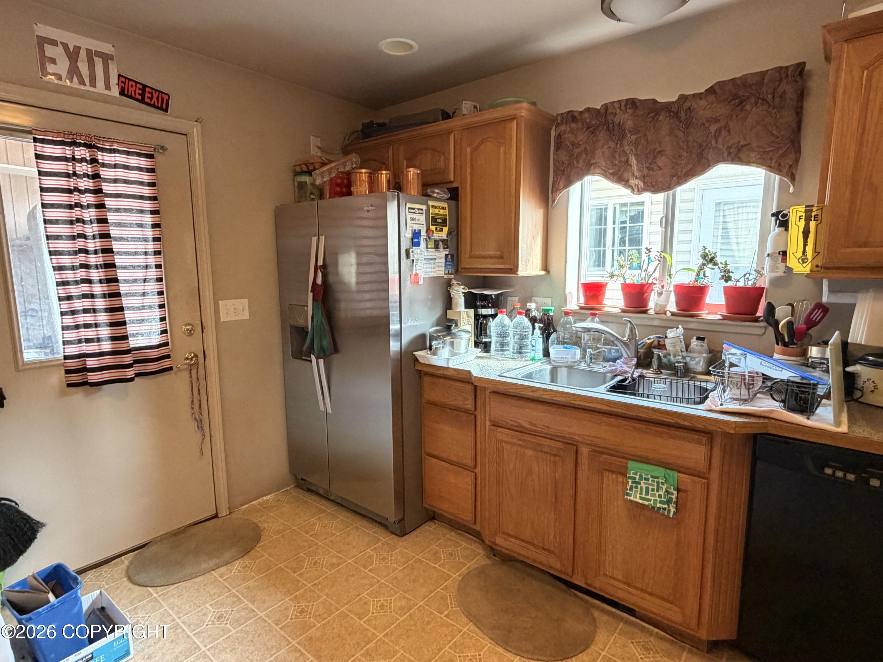 285 Flower Street Property Photo 7