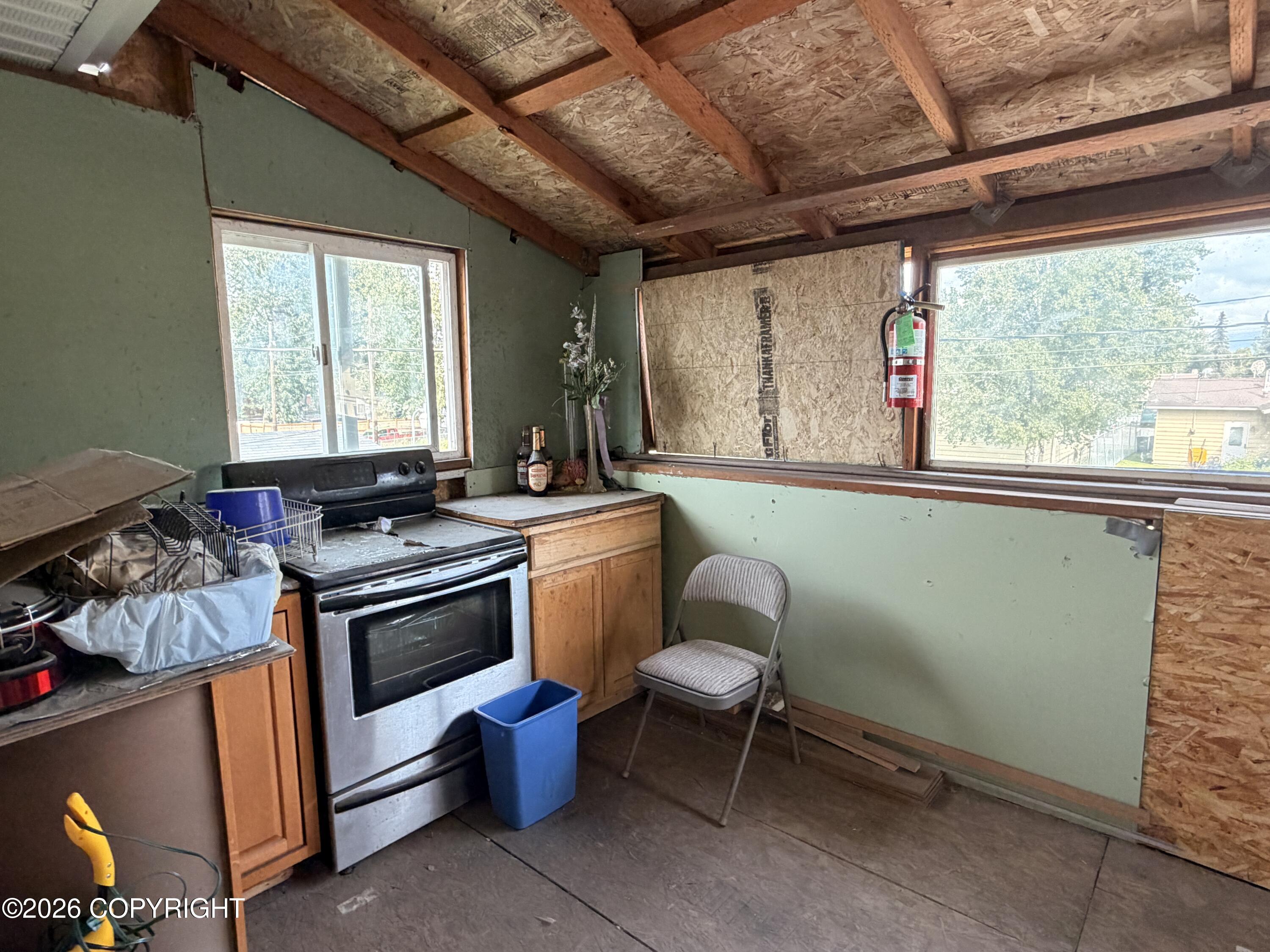 285 Flower Street Property Photo 13