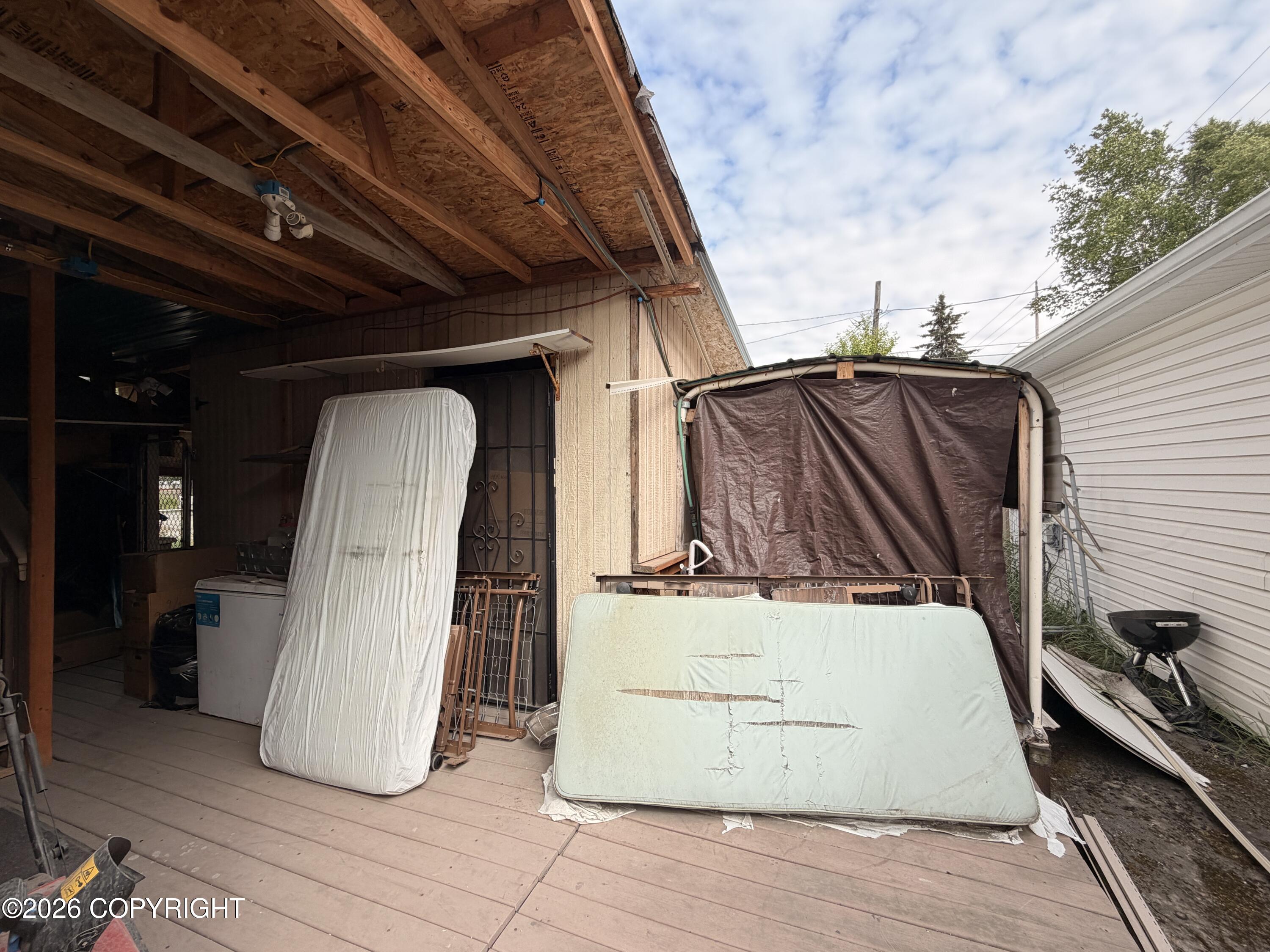285 Flower Street Property Photo 28
