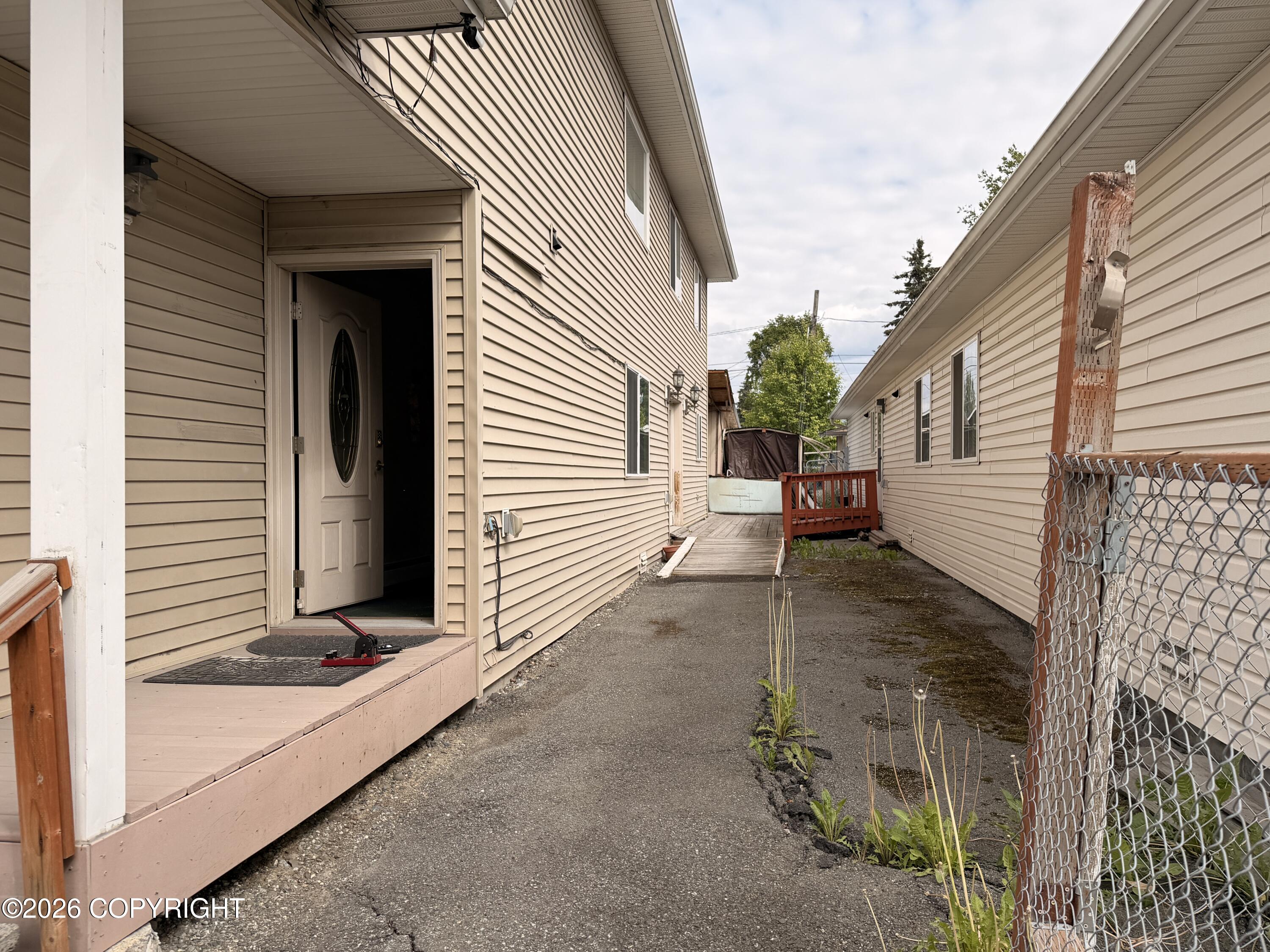 285 Flower Street Property Photo 29