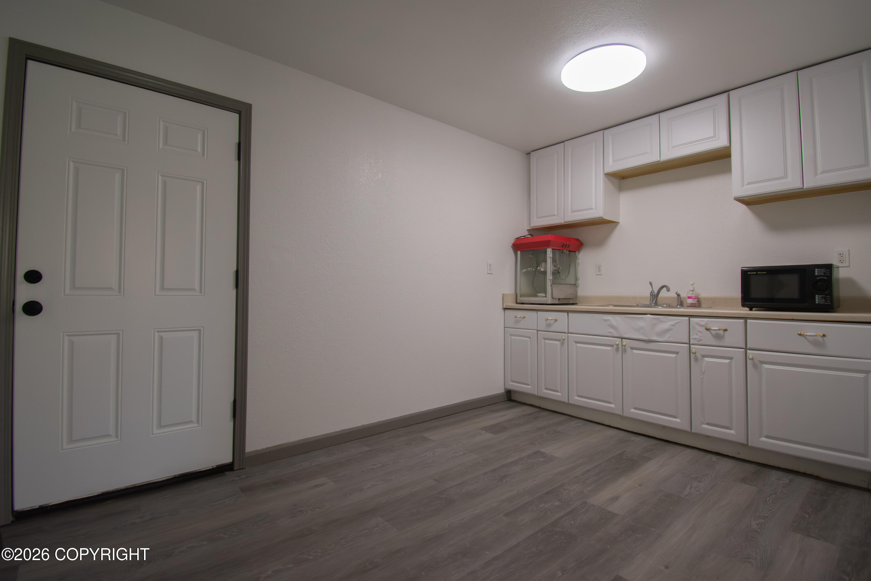 39031 Strawberry Court Property Photo 6