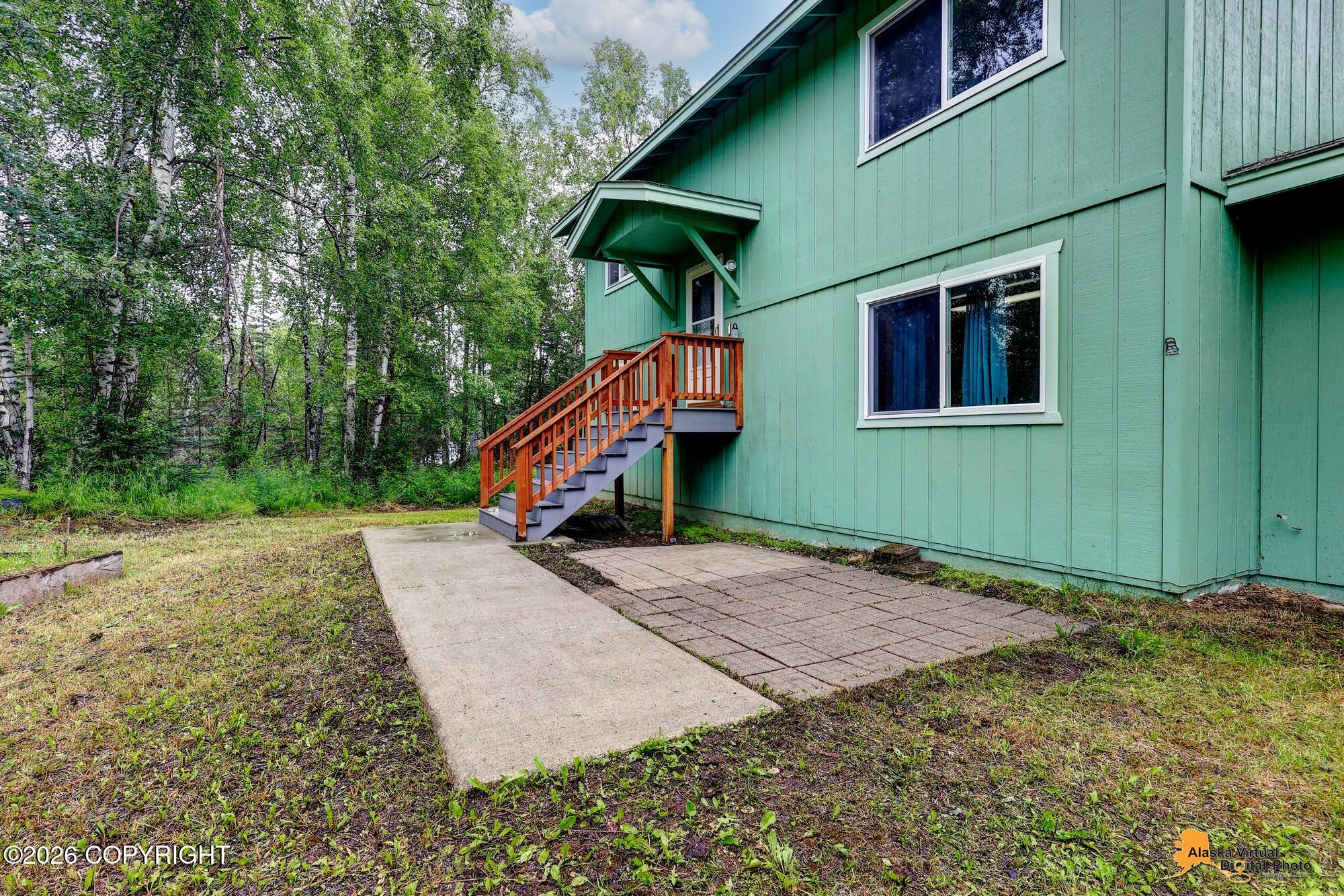 1050 E Onyx Circle Property Photo 2