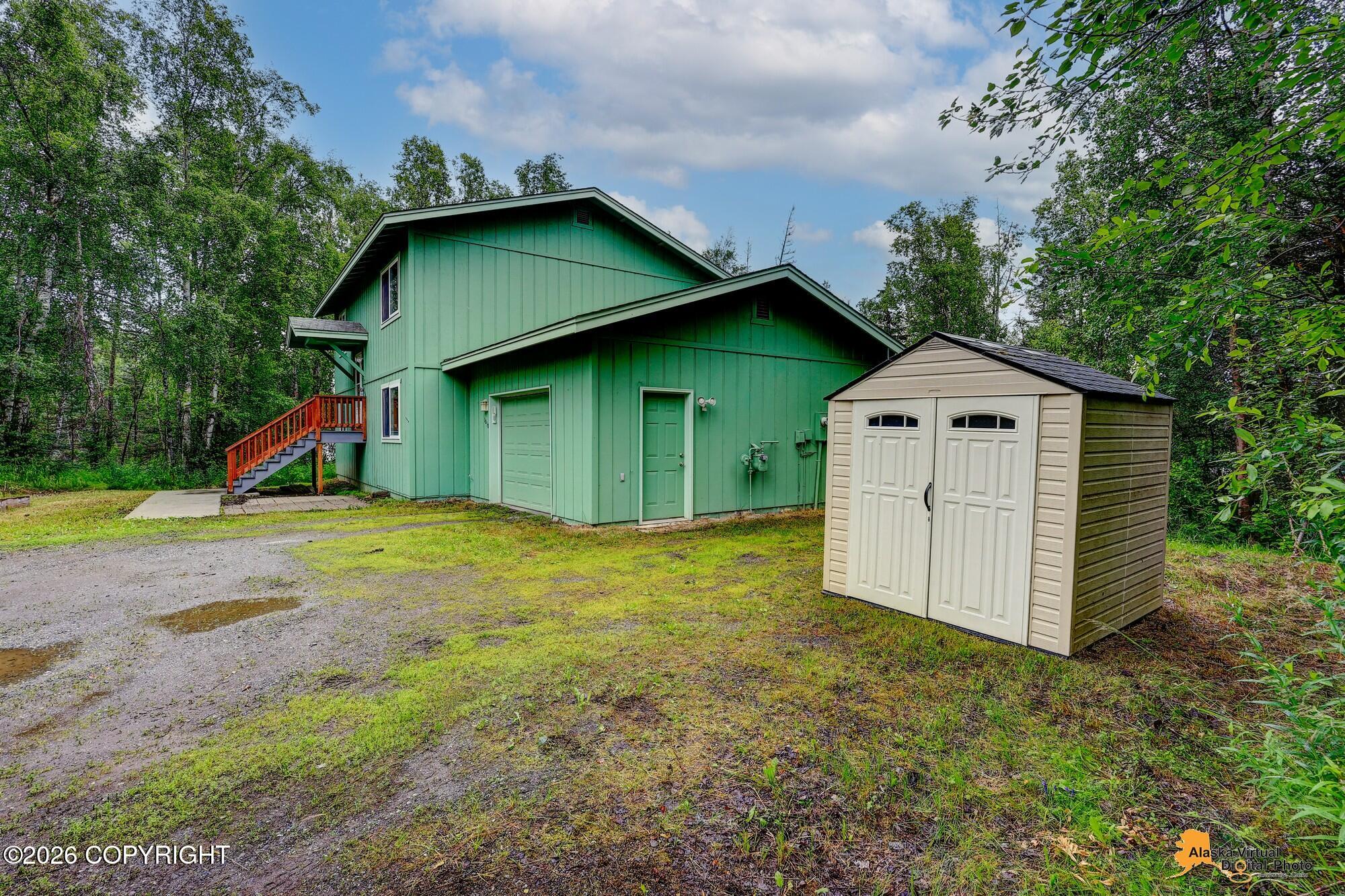 1050 E Onyx Circle Property Photo 3