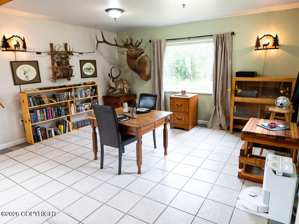 Nhn Graphite Court Property Photo 11