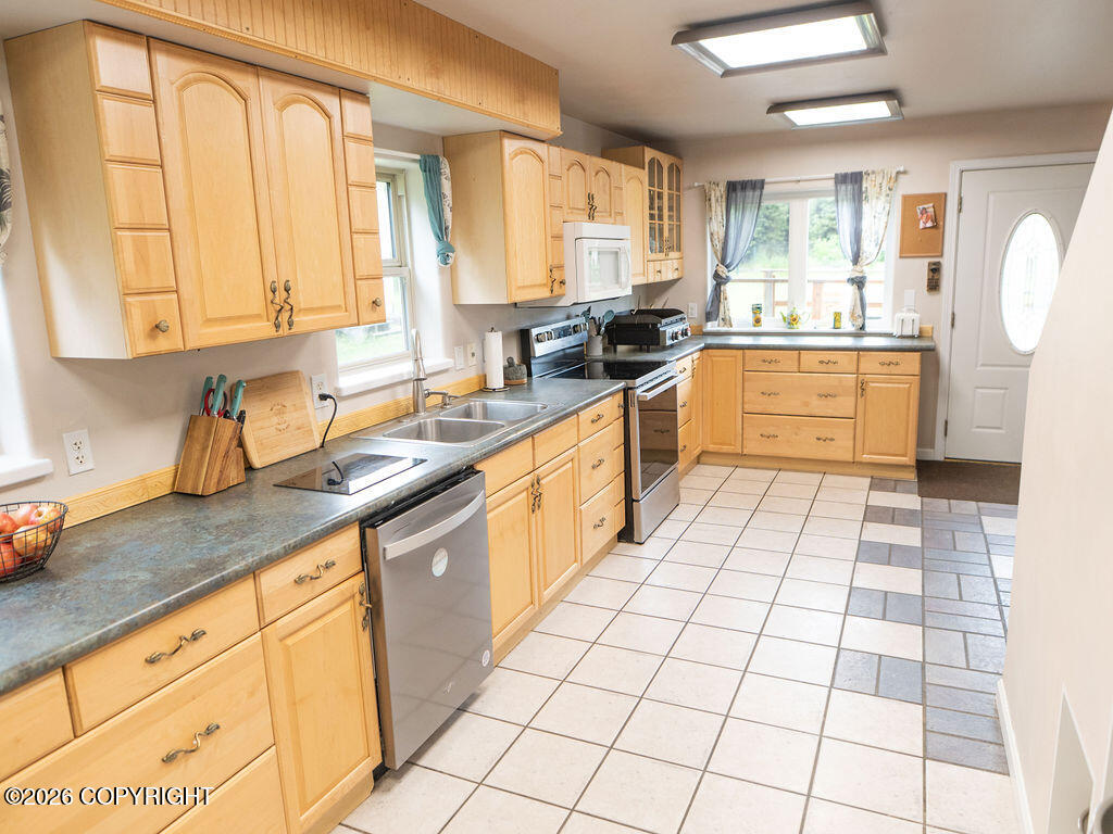 Nhn Graphite Court Property Photo 13