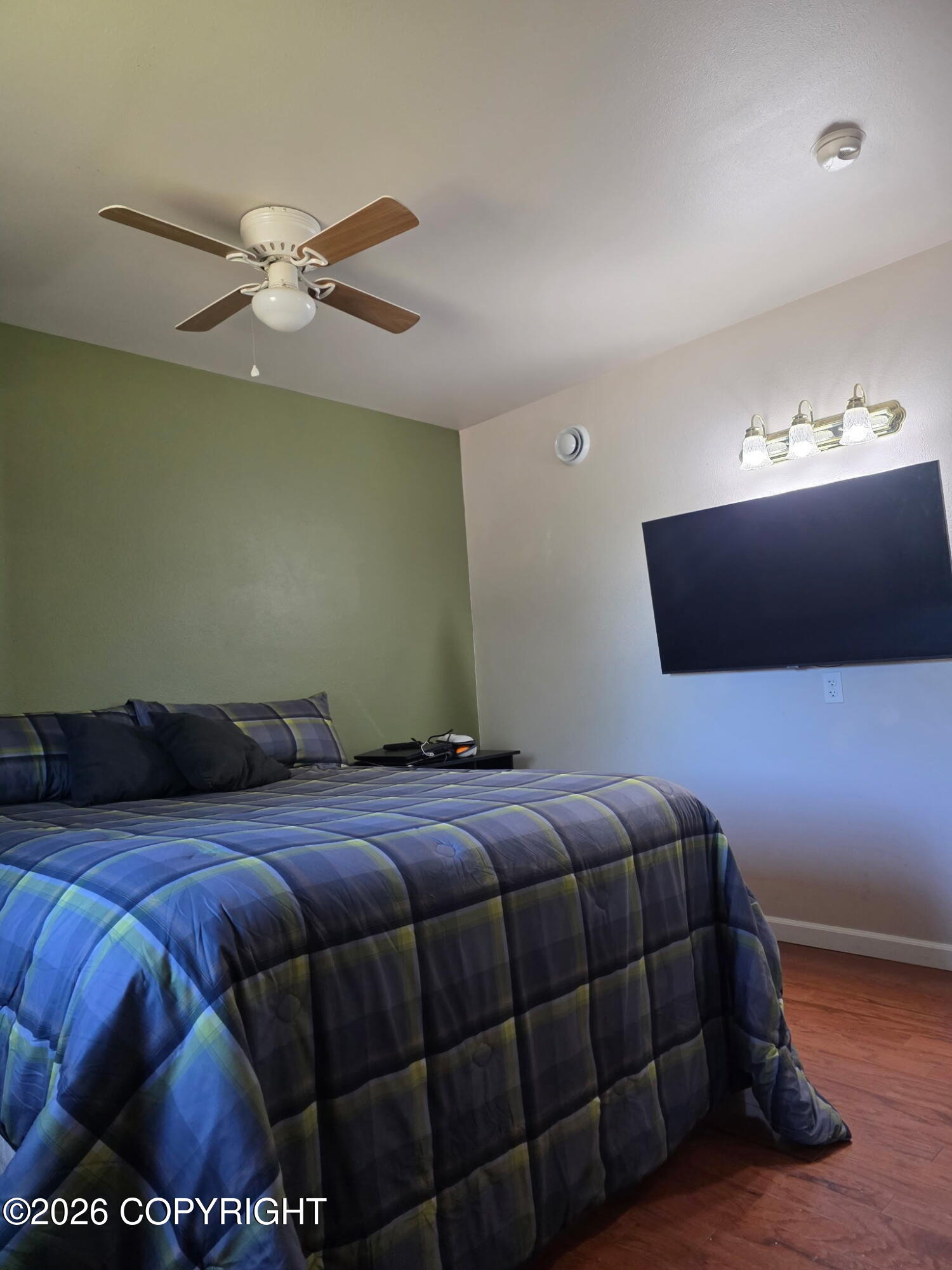 Nhn Graphite Court Property Photo 15