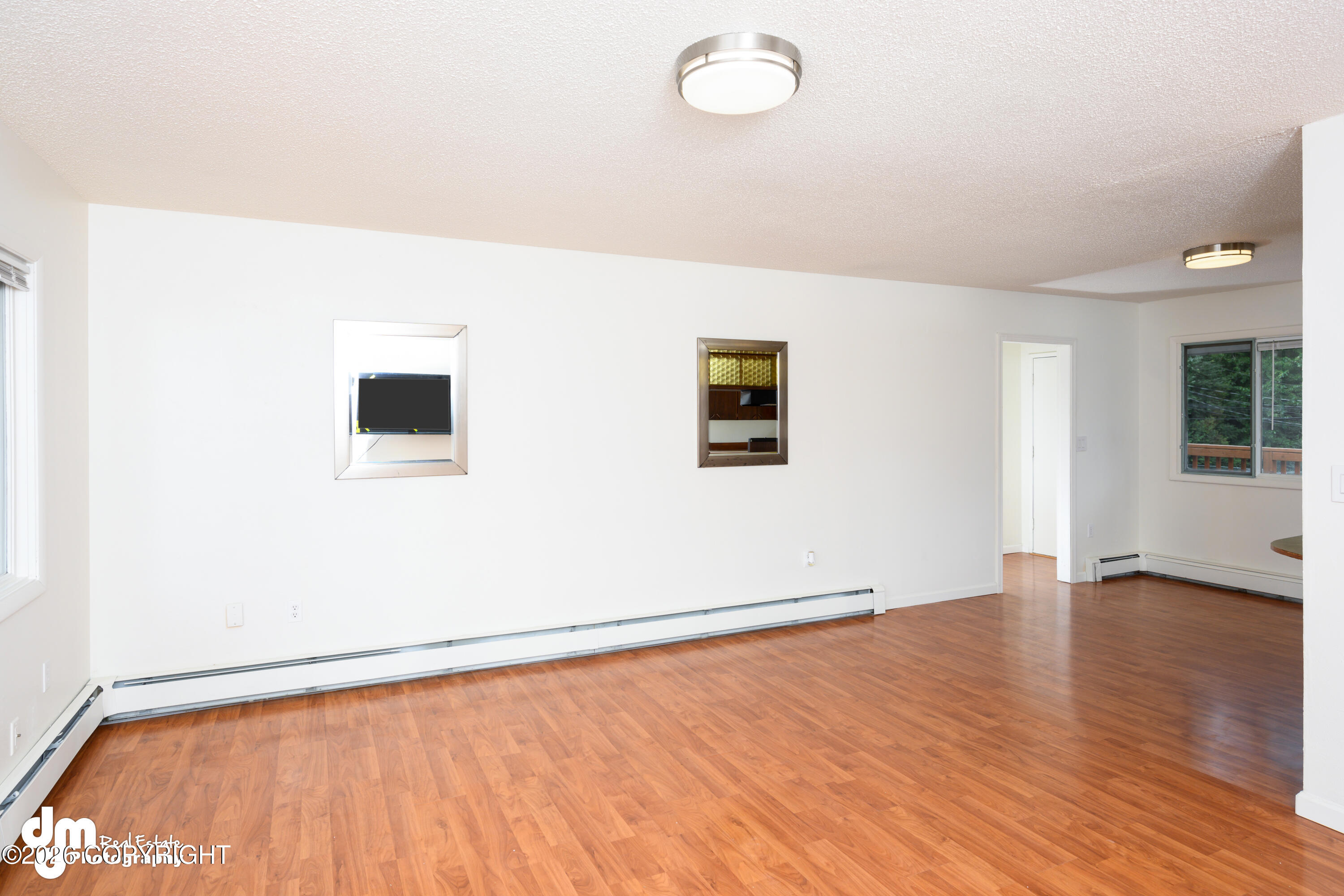 1423 E 43rd Court Property Photo 4