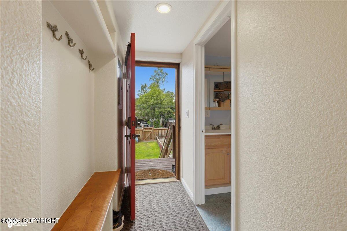 833 W 20th Avenue Property Photo 3