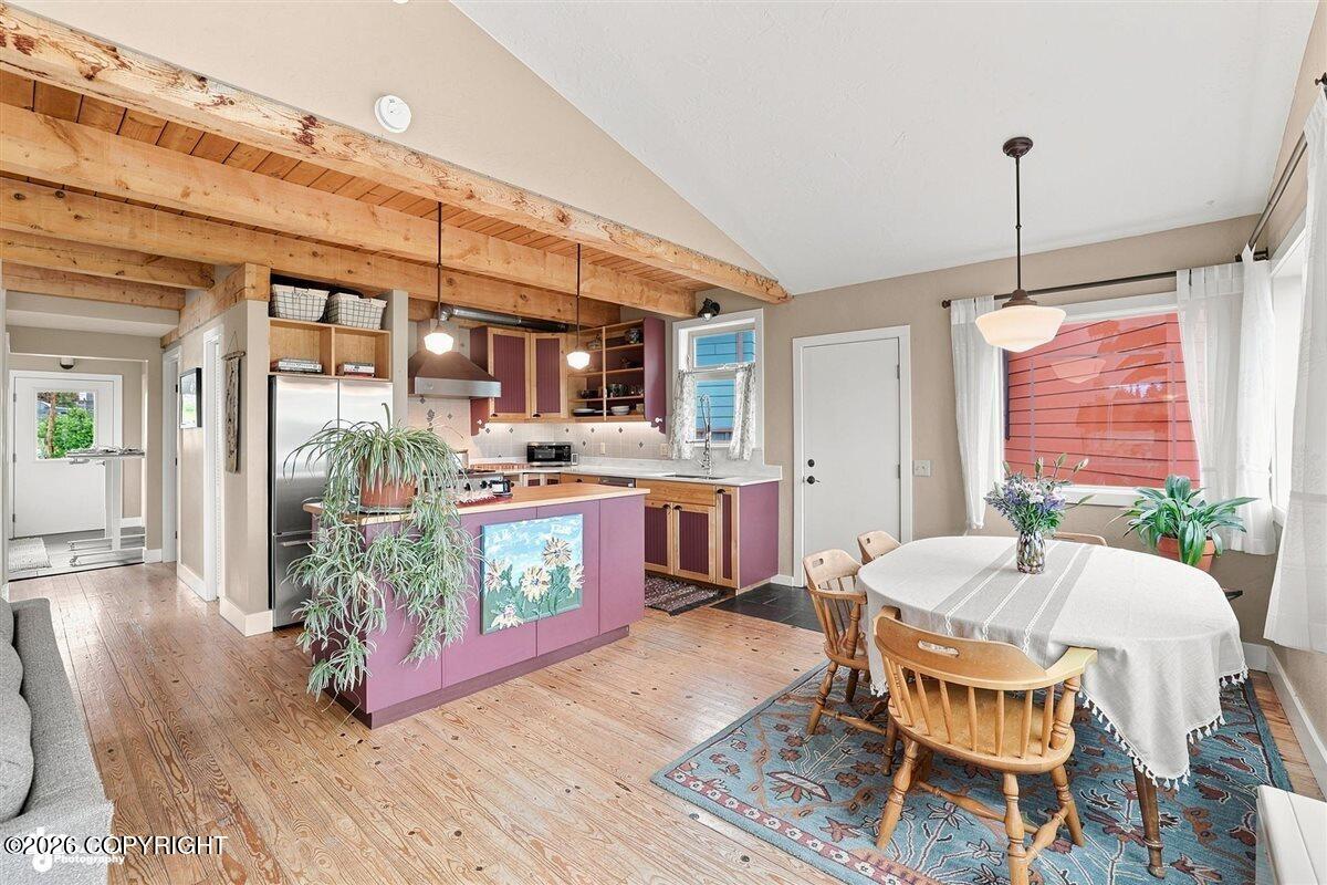 1241 Iris Court Property Photo 7