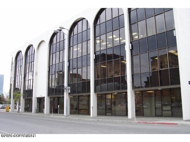 1016 W 6th Avenue Property Photo 6