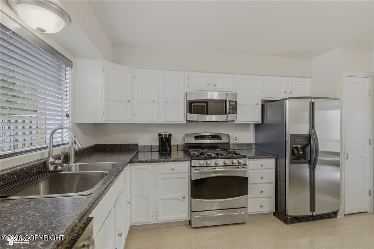 6604 Lakeway Drive Property Photo 12