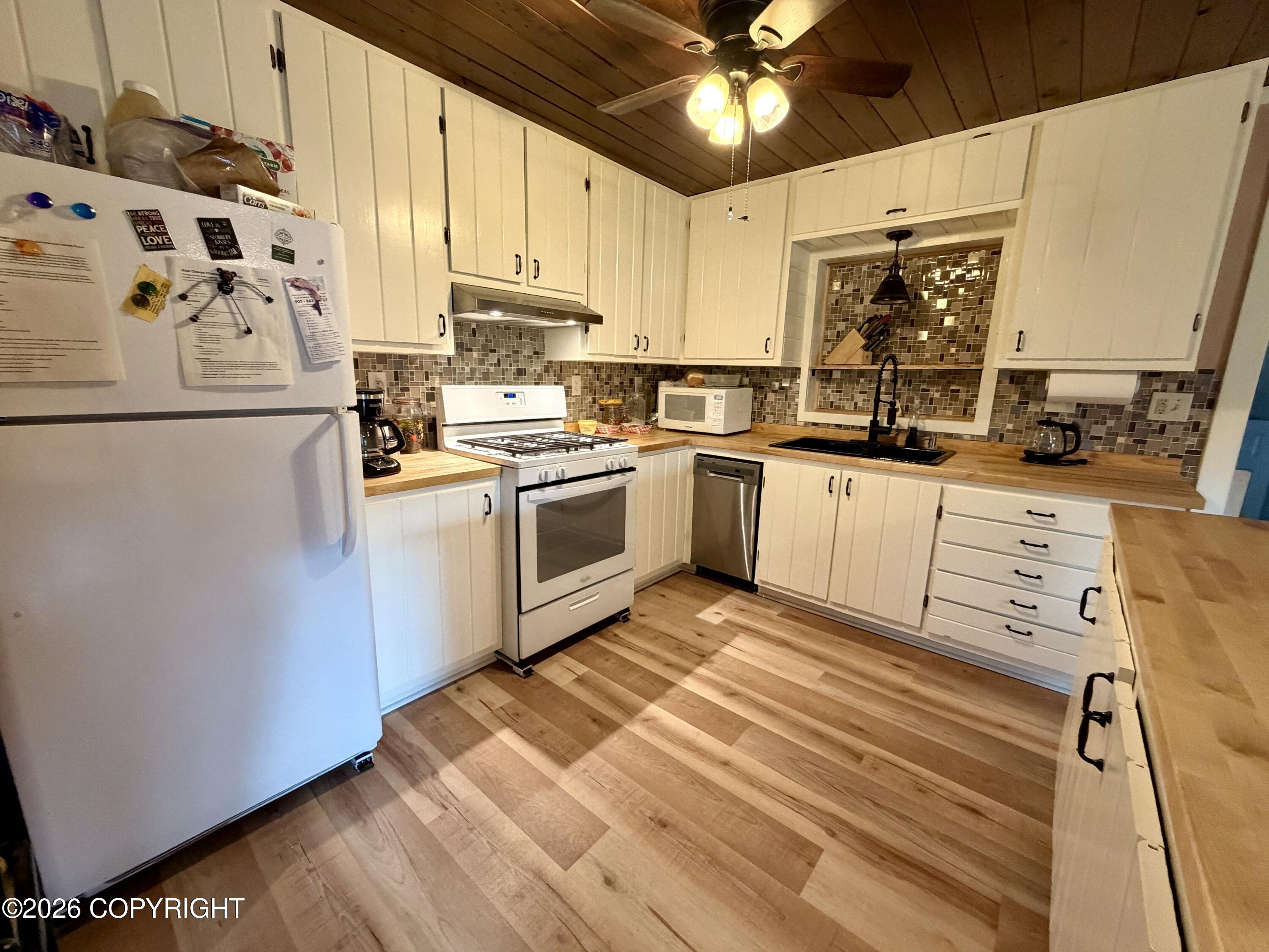 1317.1 Alaska Highway Property Photo 9