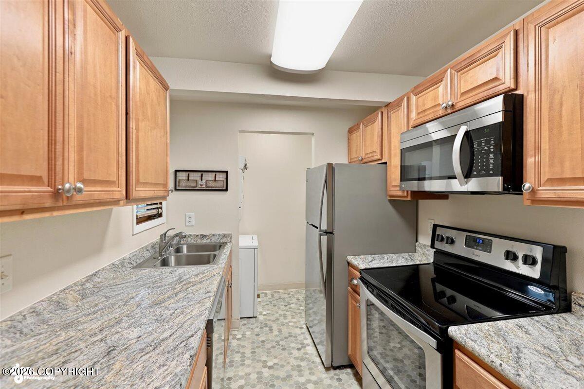480 E 56th Avenue #6g Property Photo 10