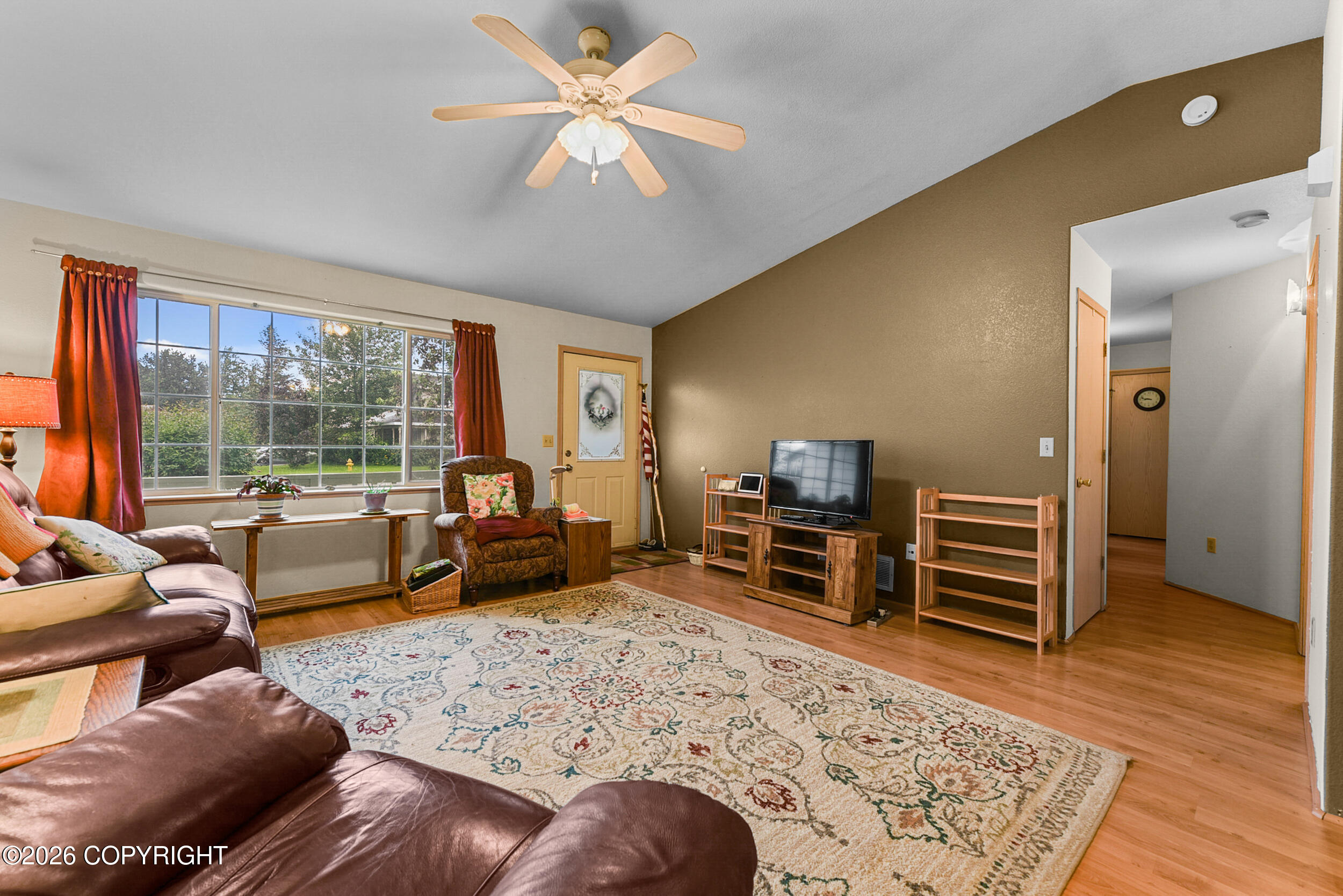515 W Coville Lane Property Photo 6