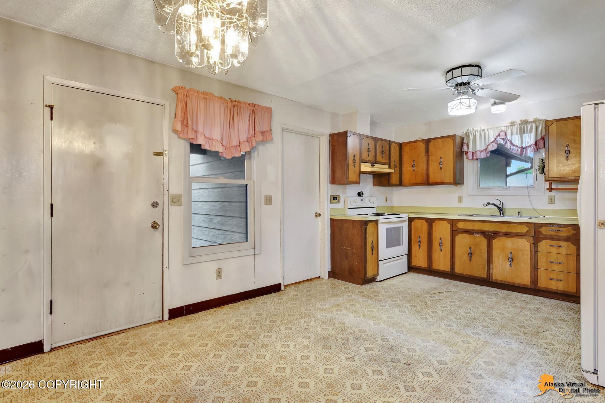 1915 Rosemary Street Property Photo 4