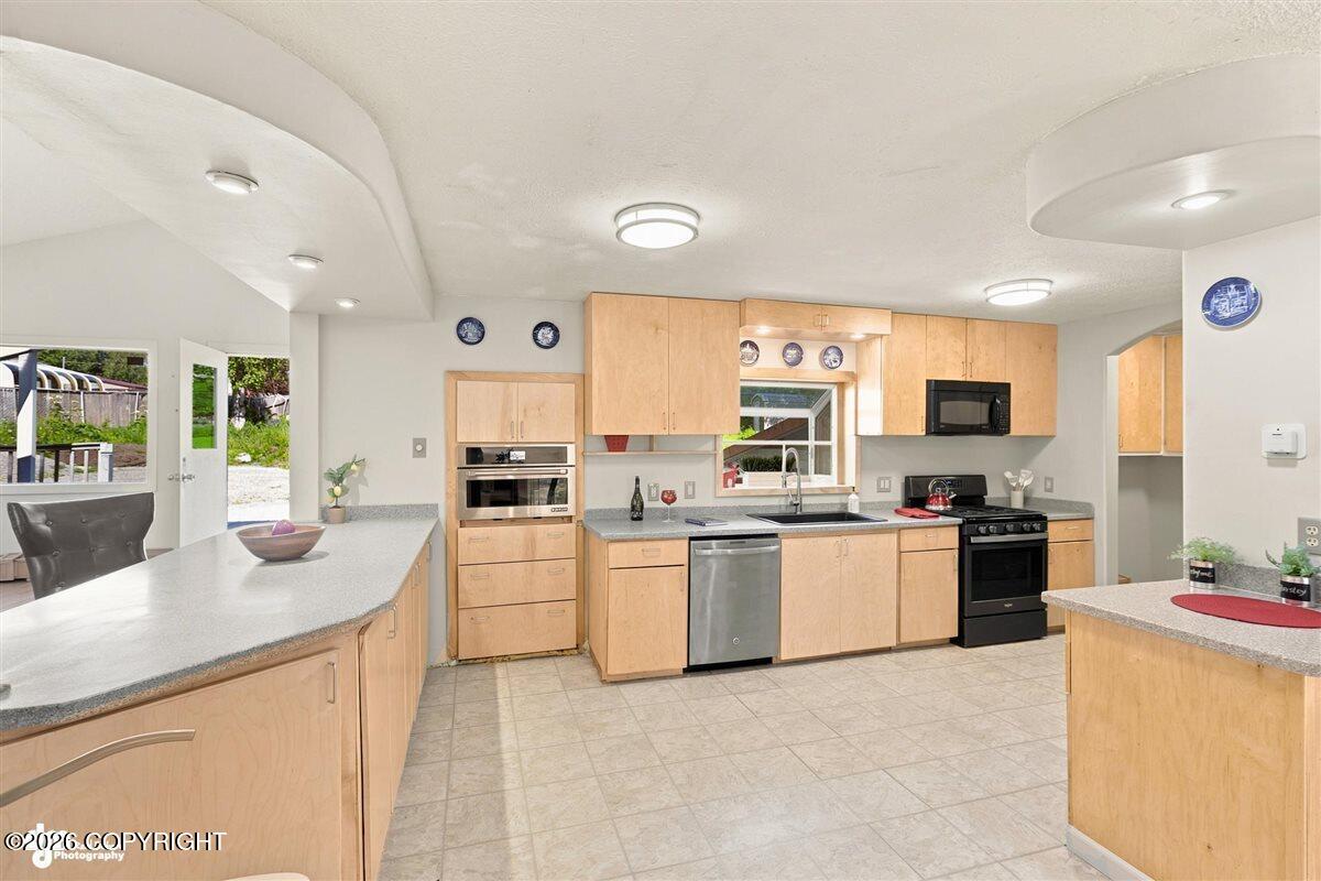 12421 Silver Spruce Drive Property Photo 12