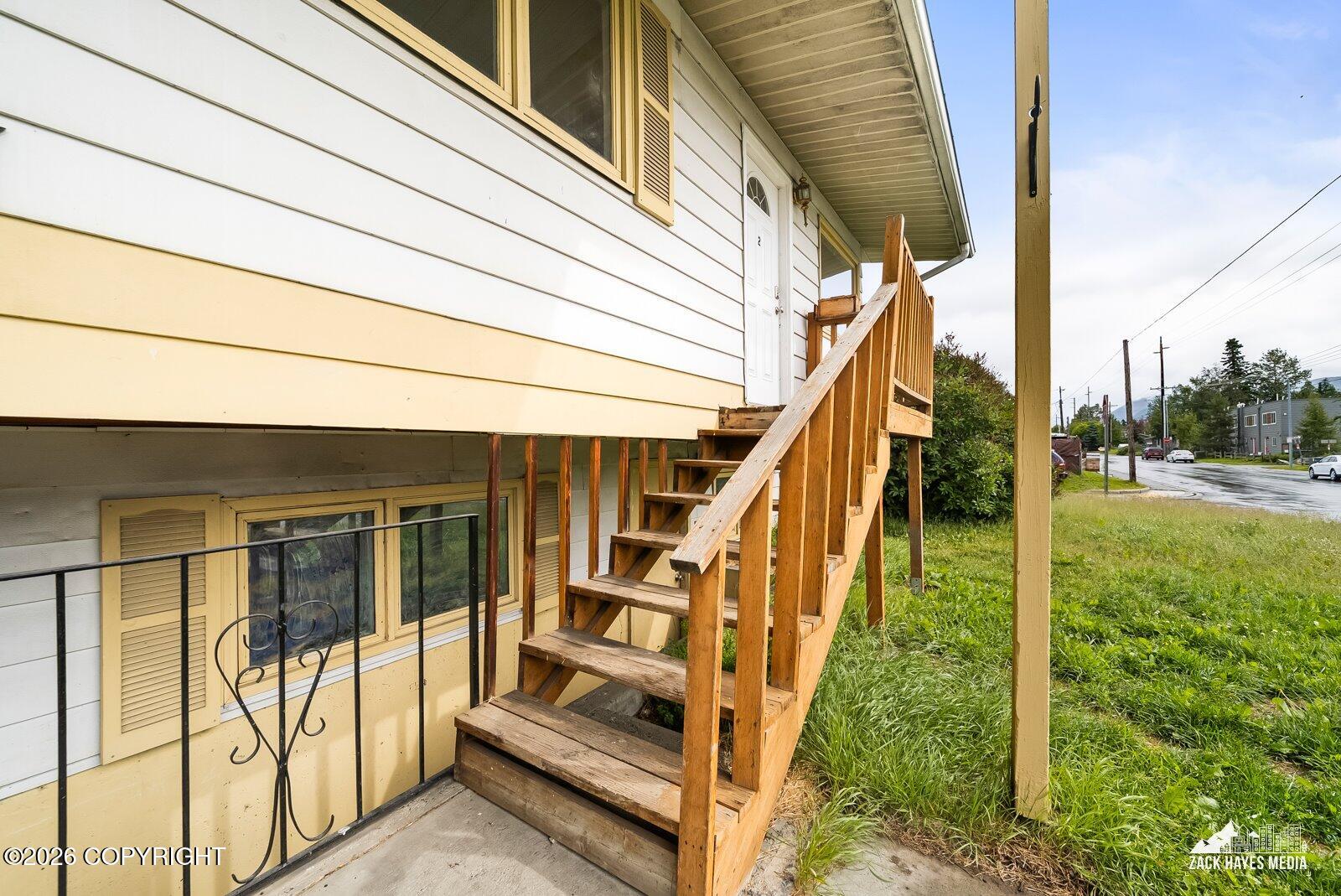 3637 Thompson Avenue Property Photo 4