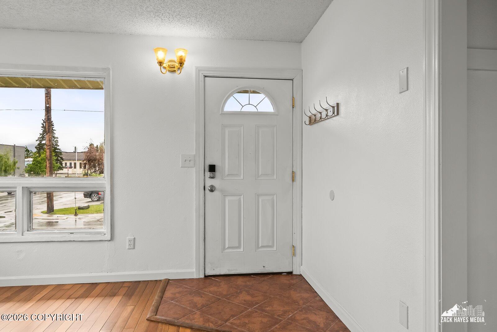 3637 Thompson Avenue Property Photo 5