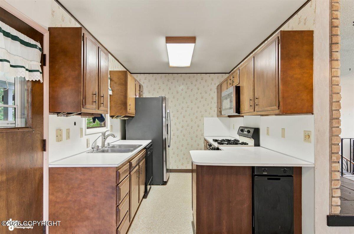 2416 Spurr Lane Property Photo 9