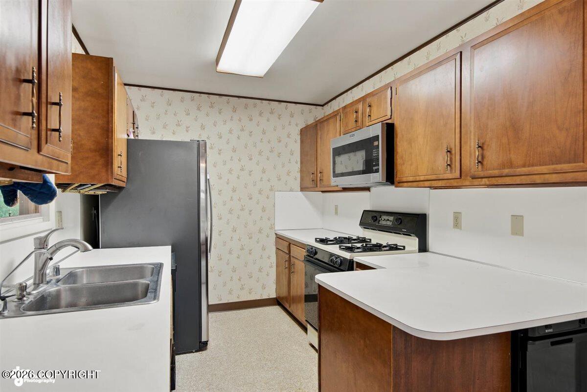 2416 Spurr Lane Property Photo 10