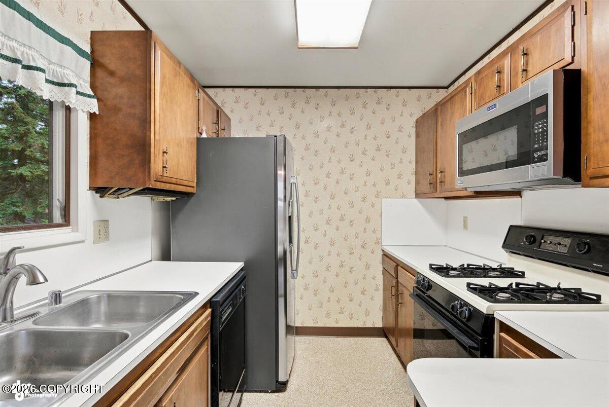 2416 Spurr Lane Property Photo 11