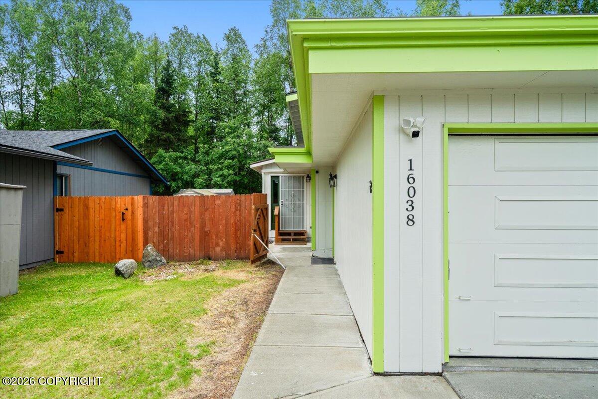 16038 Mammoth Circle Property Photo 3