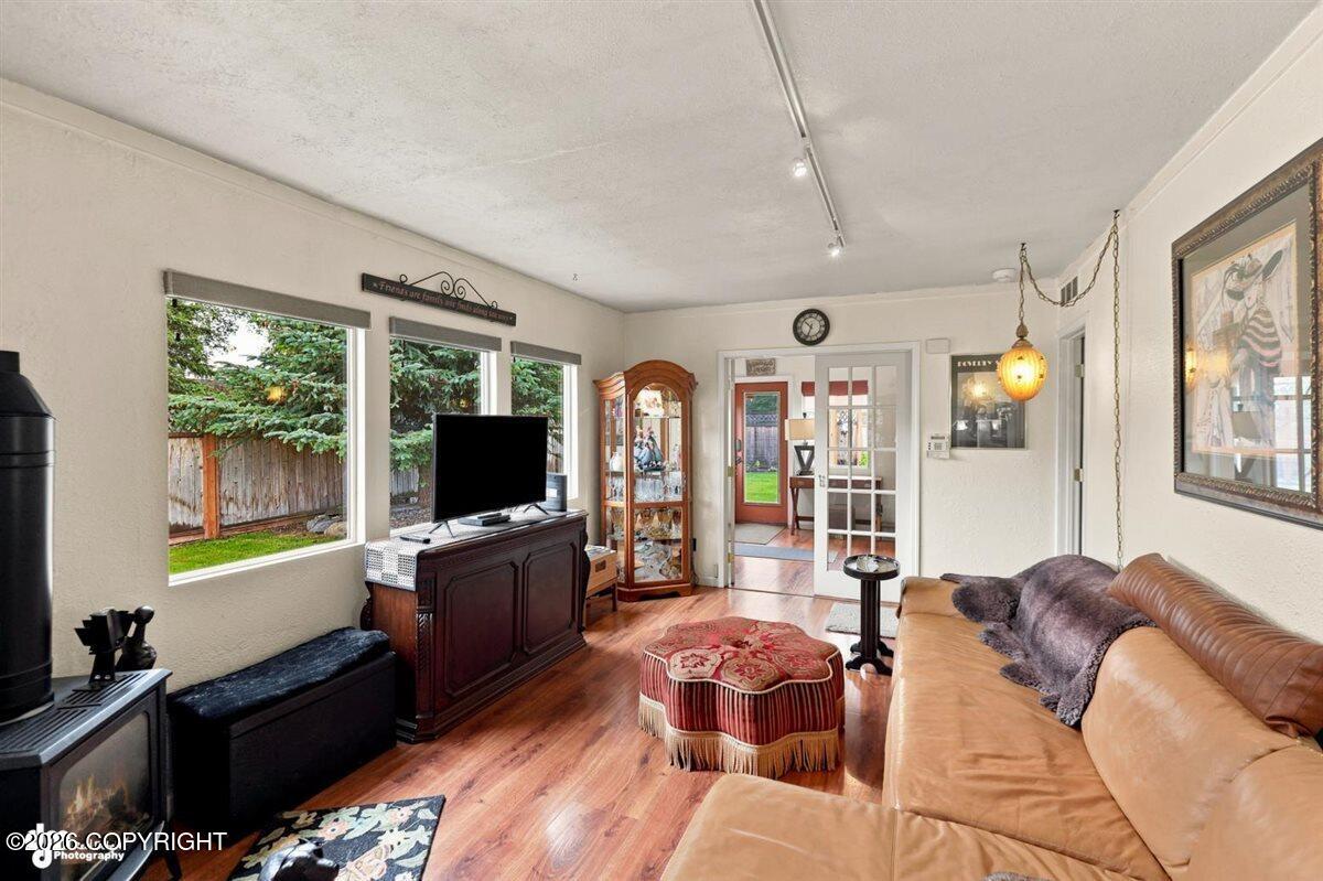 243 W 11th Avenue Property Photo 4