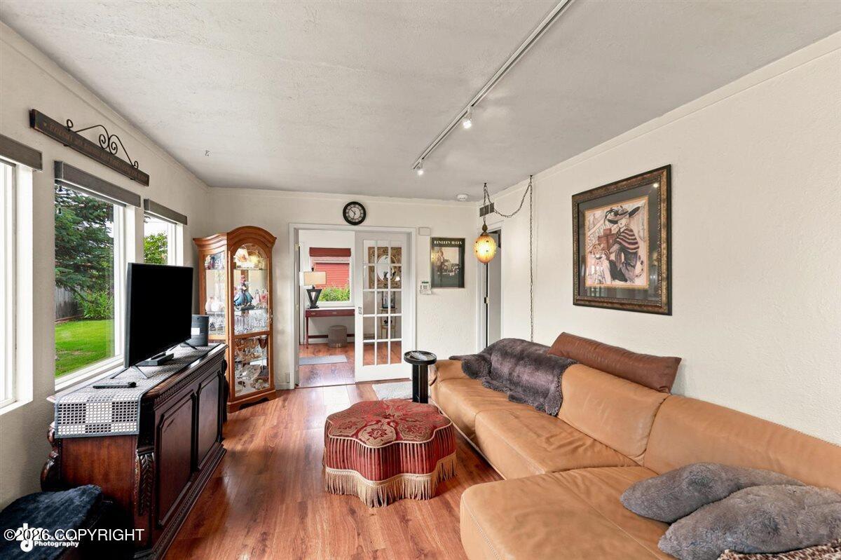 243 W 11th Avenue Property Photo 5