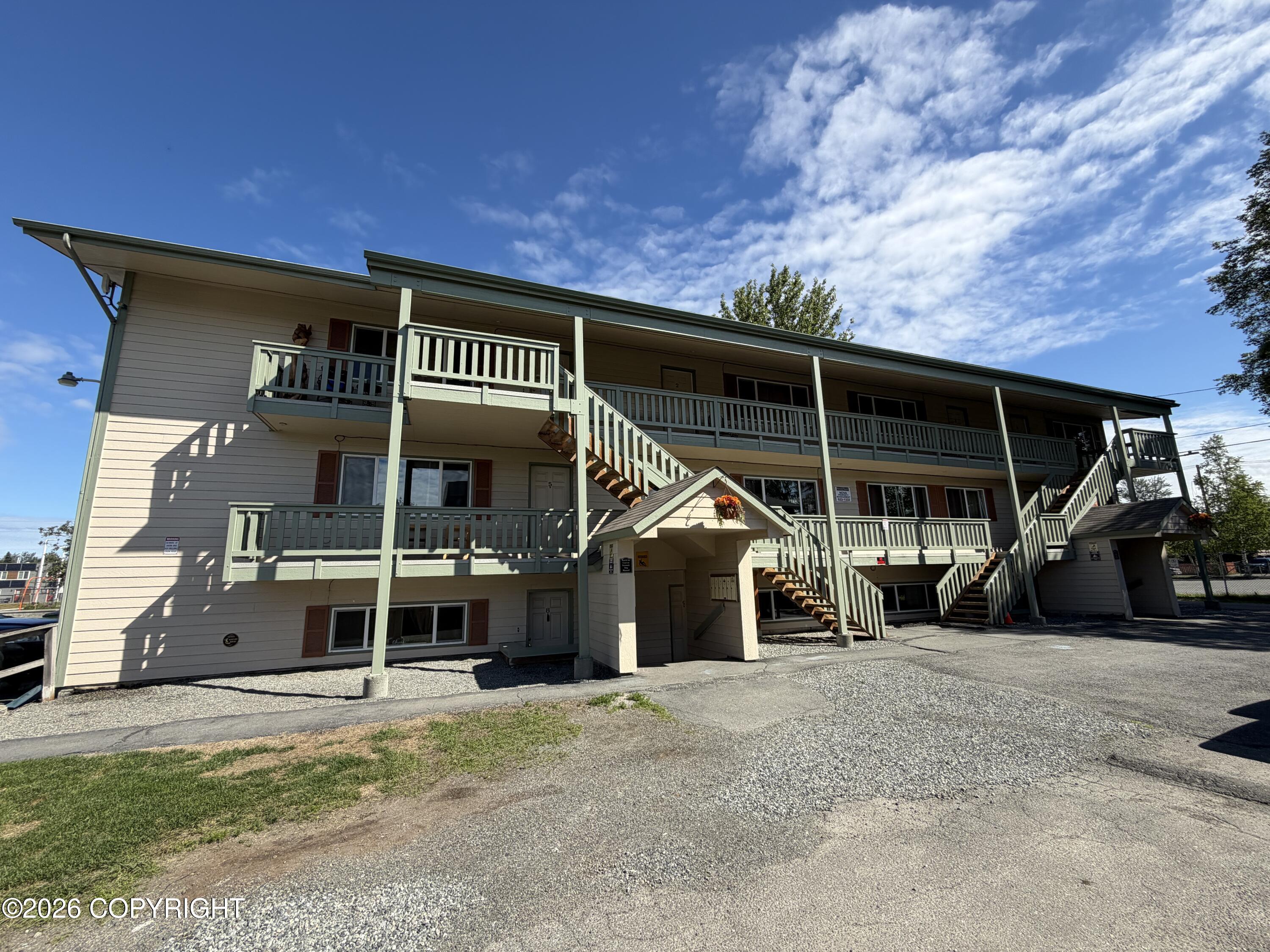 325 Irwin Street Property Photo 1