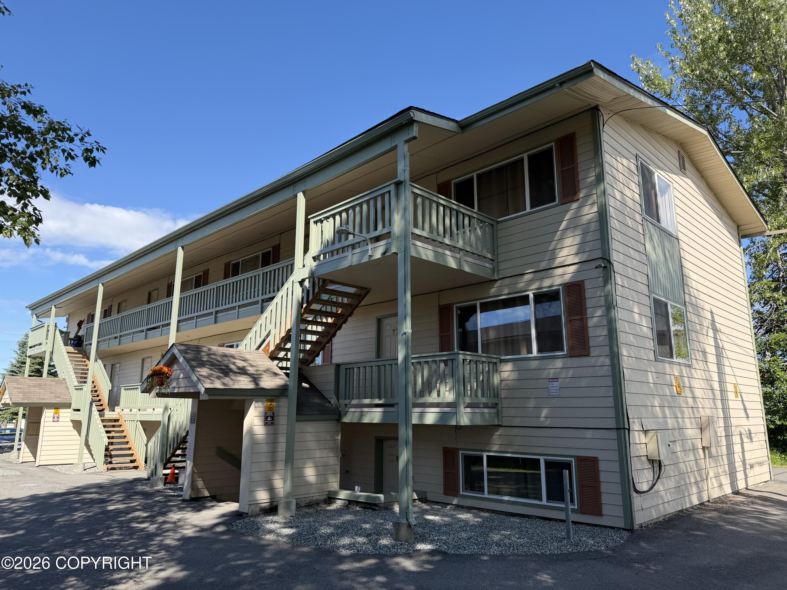 325 Irwin Street Property Photo 3