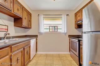 536 W 15th Avenue Property Photo 5