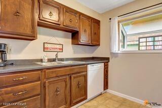 536 W 15th Avenue Property Photo 6