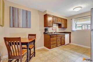 536 W 15th Avenue Property Photo 7