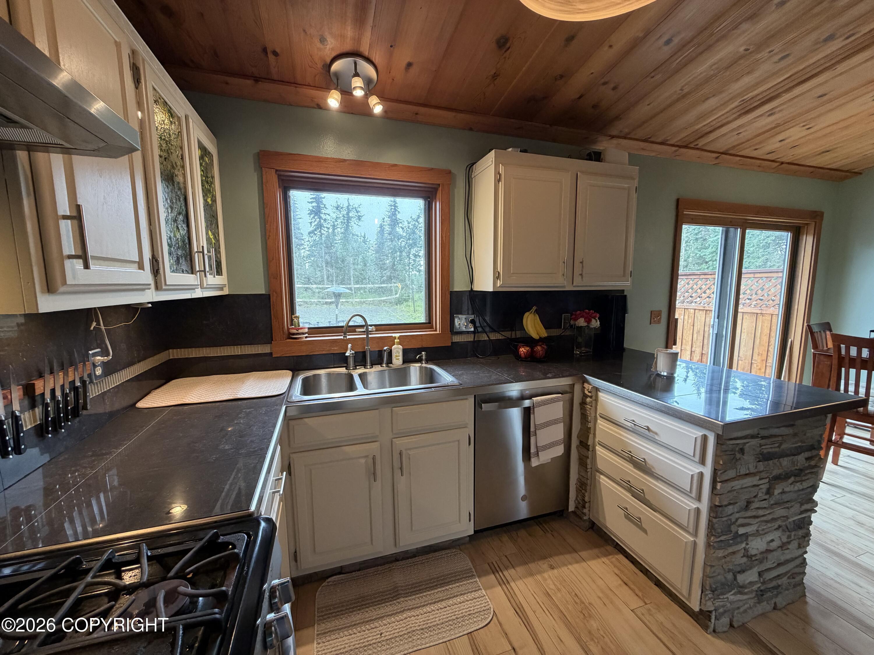 2560 Seine Court Property Photo 5