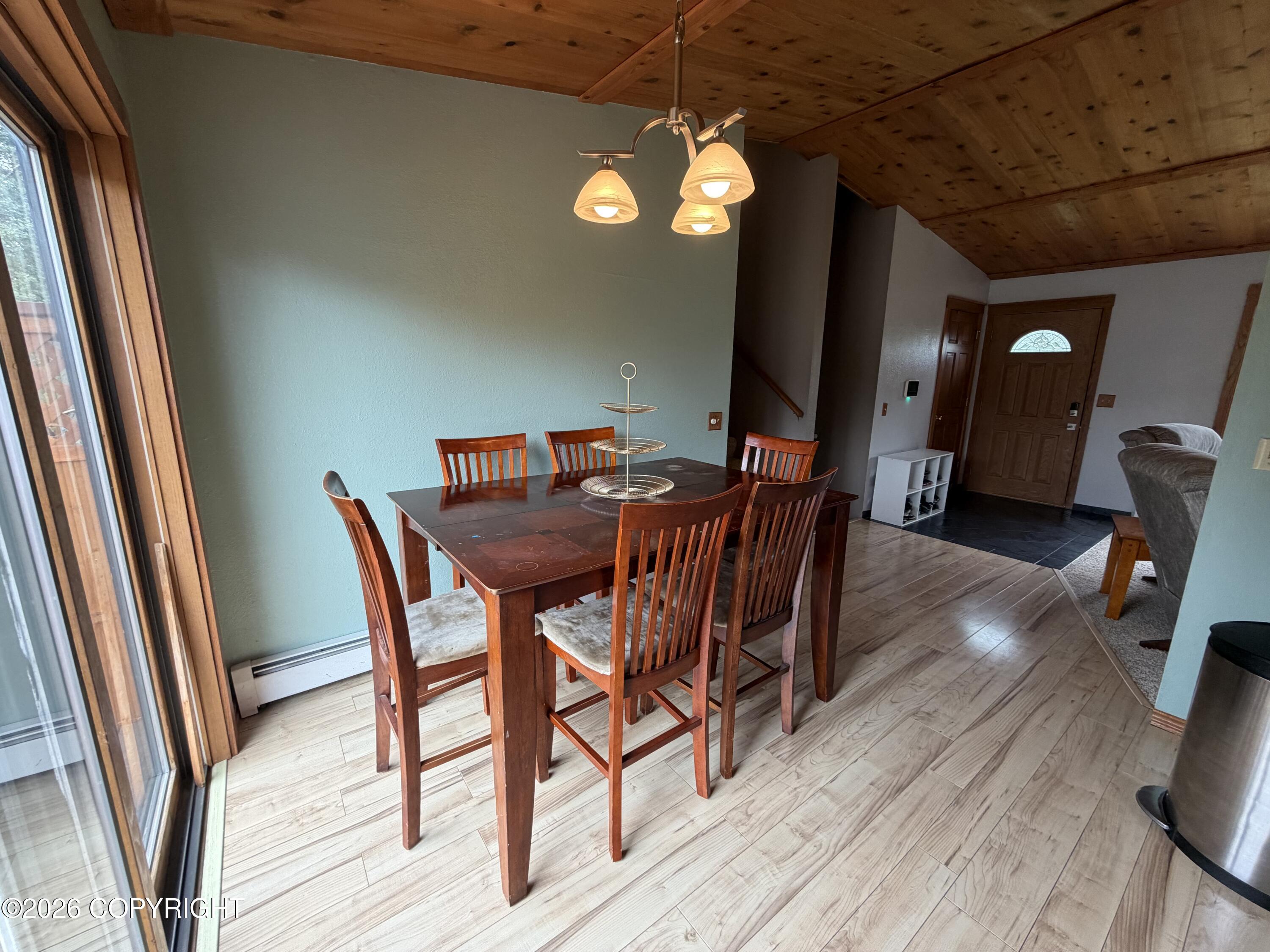 2560 Seine Court Property Photo 7