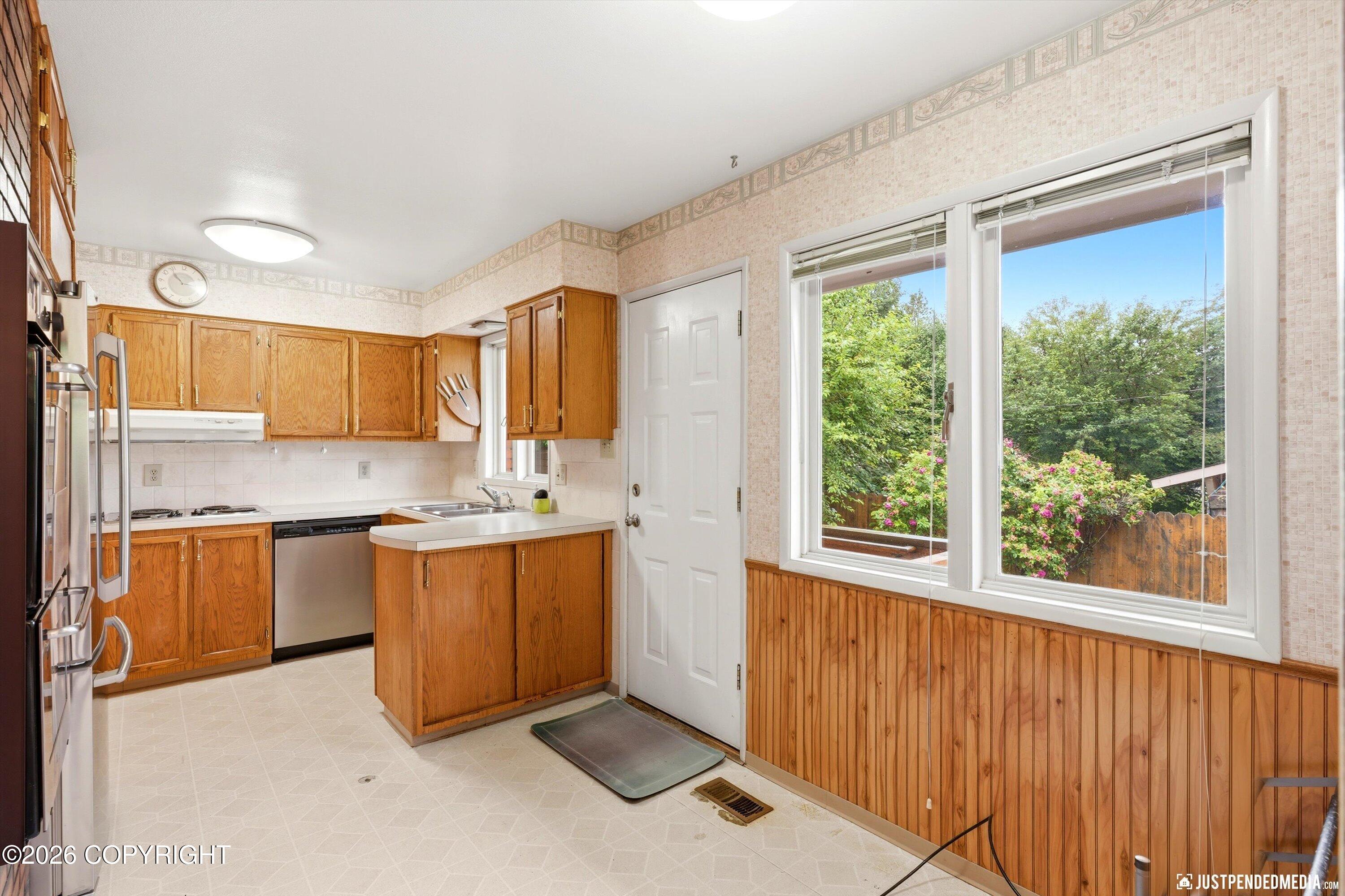 2732 Jefford Place Property Photo 8