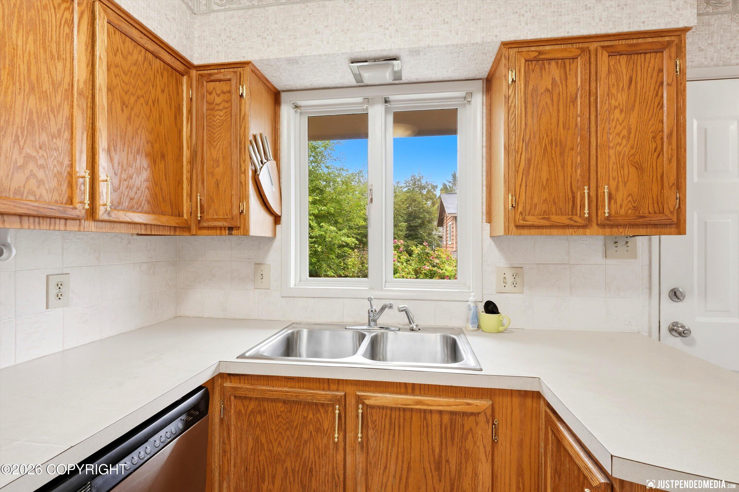 2732 Jefford Place Property Photo 10