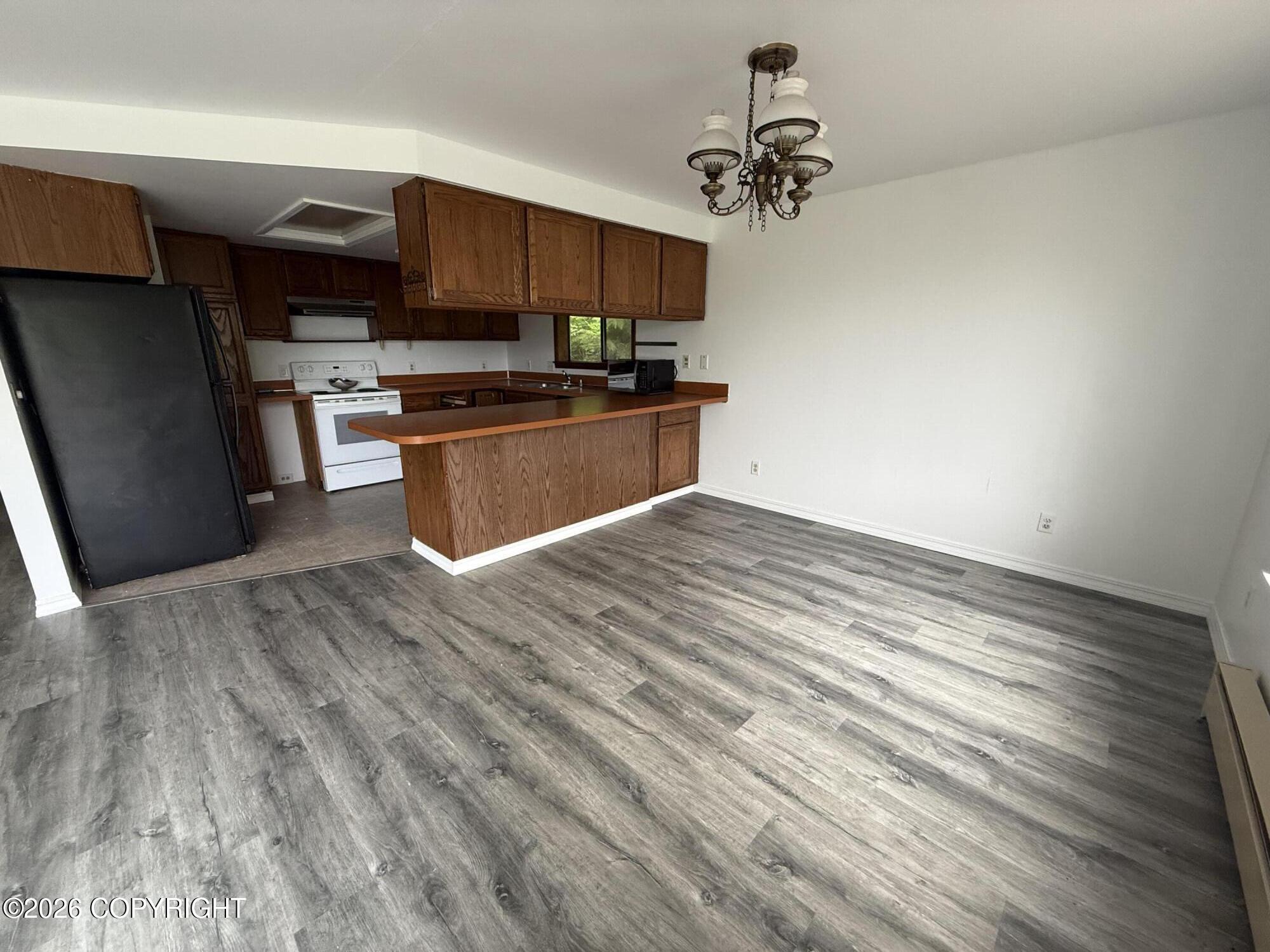 1272 E 5th Street Property Photo 2