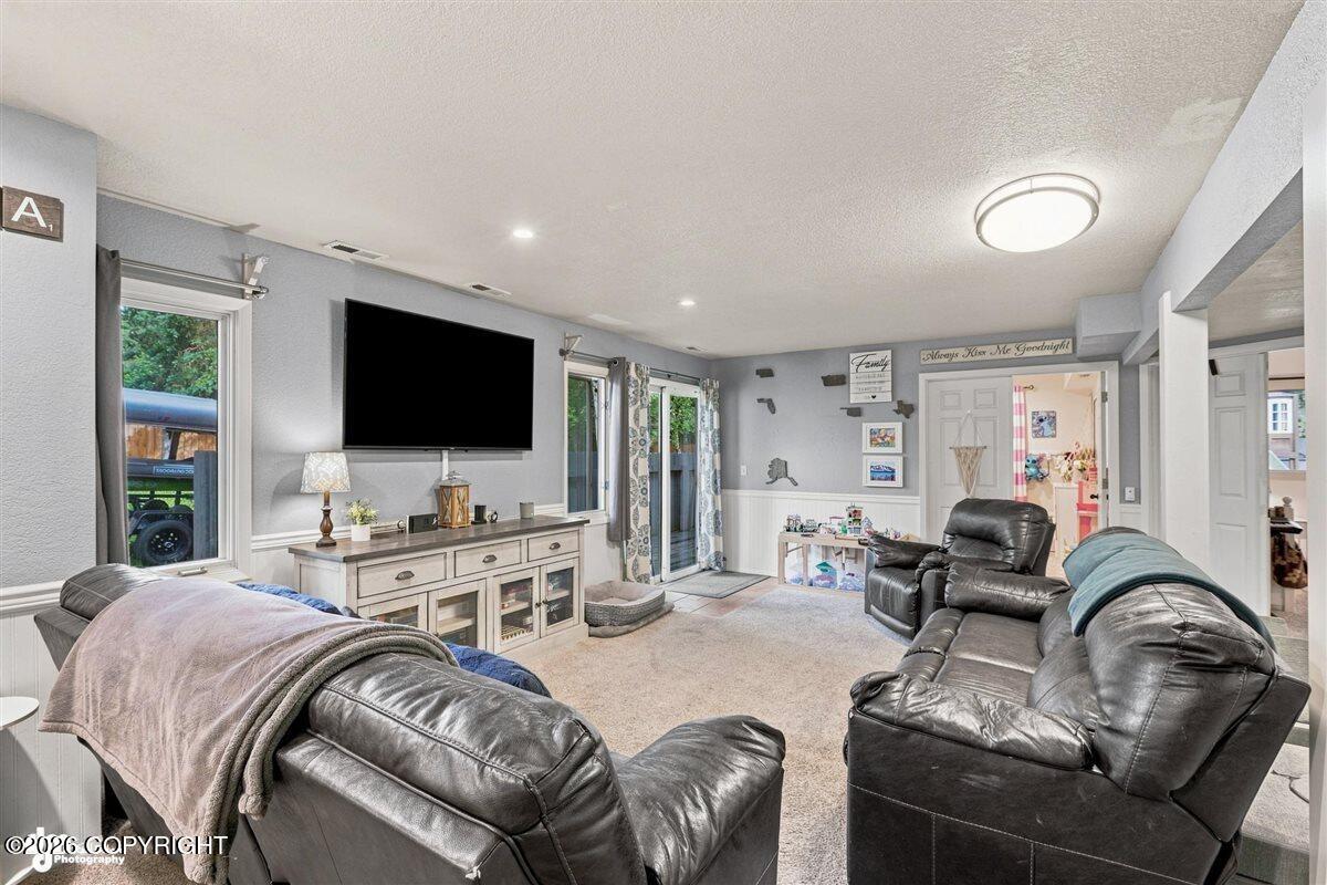 19027 Sarichef Loop Property Photo 8