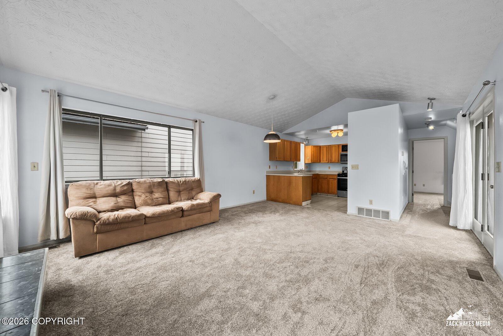 9201 Sea Parrot Circle Property Photo 4