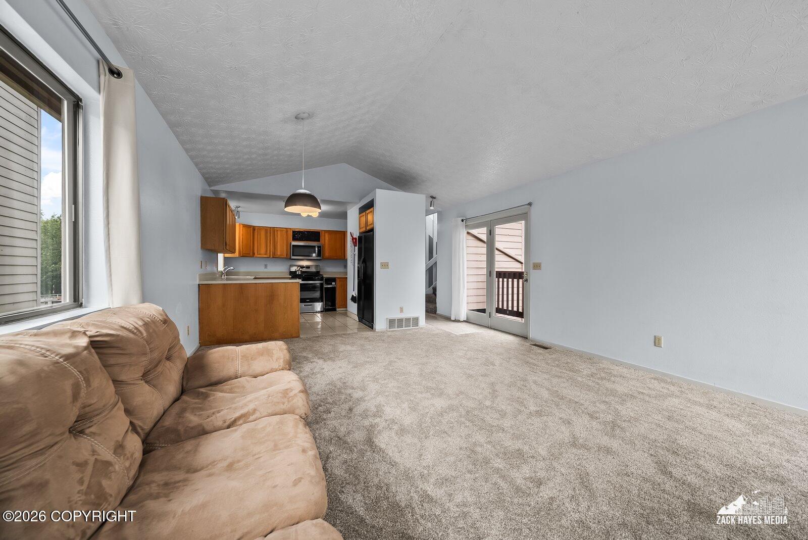 9201 Sea Parrot Circle Property Photo 5