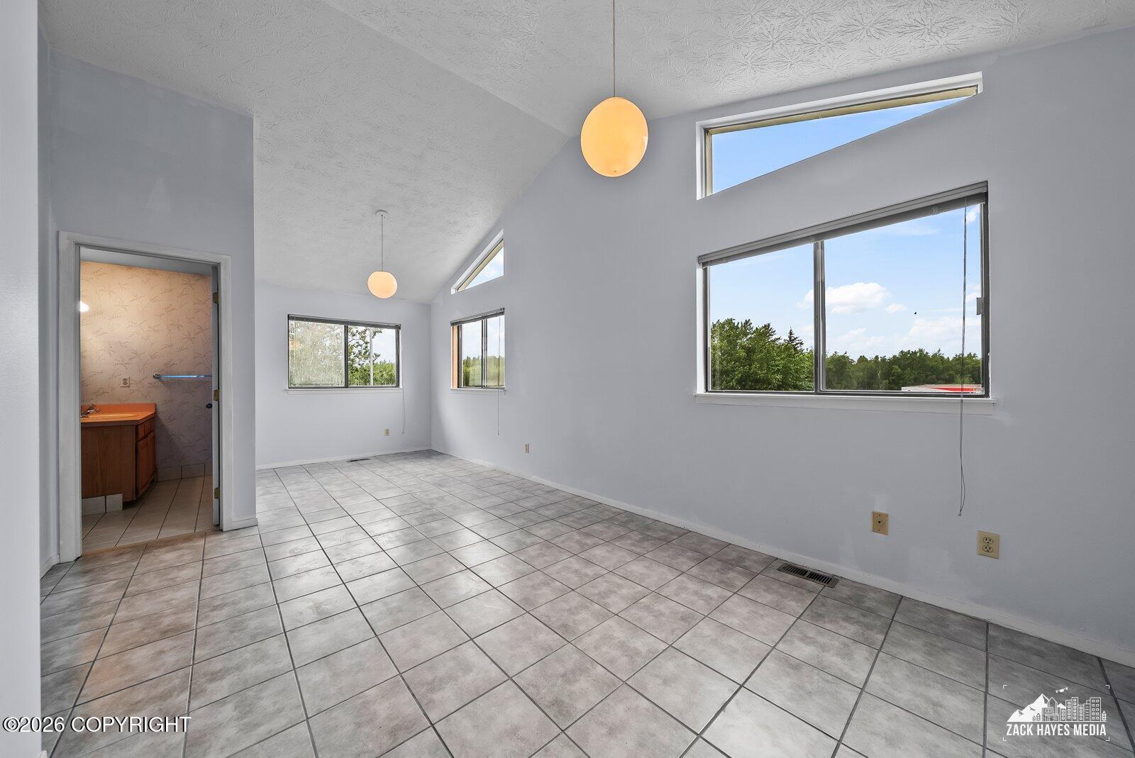 9201 Sea Parrot Circle Property Photo 28
