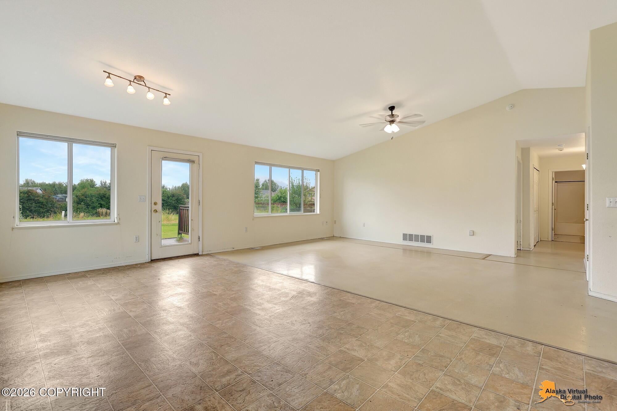11604 E Annie Lane Property Photo 5