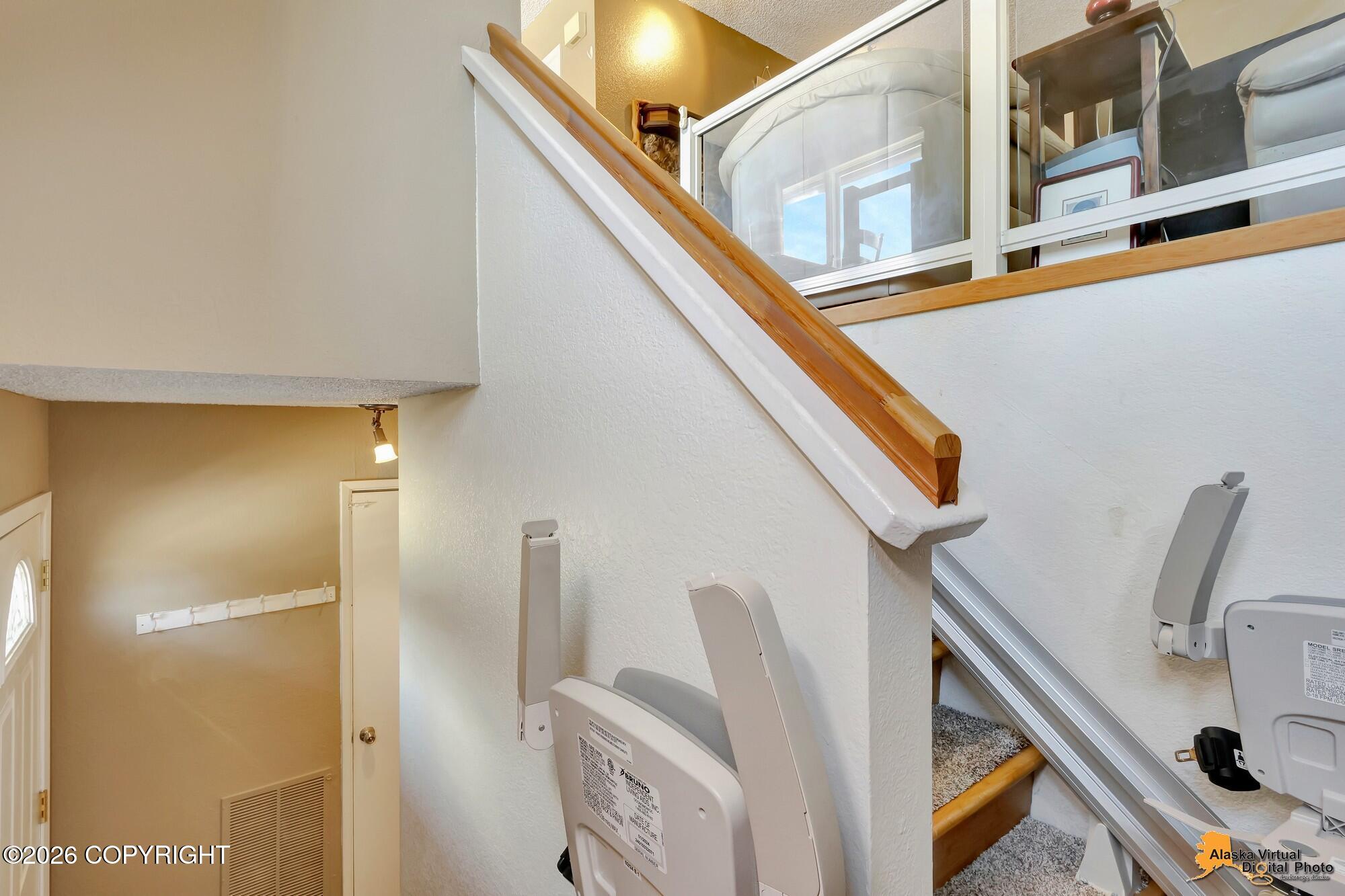 1930 Stonegate Circle #7 Property Photo 11