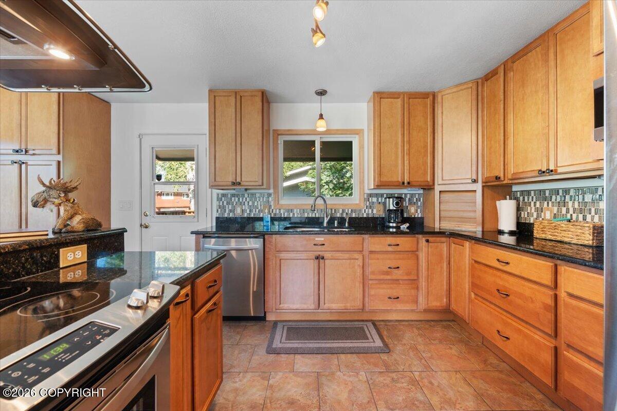 4801 Canterbury Way Property Photo 20