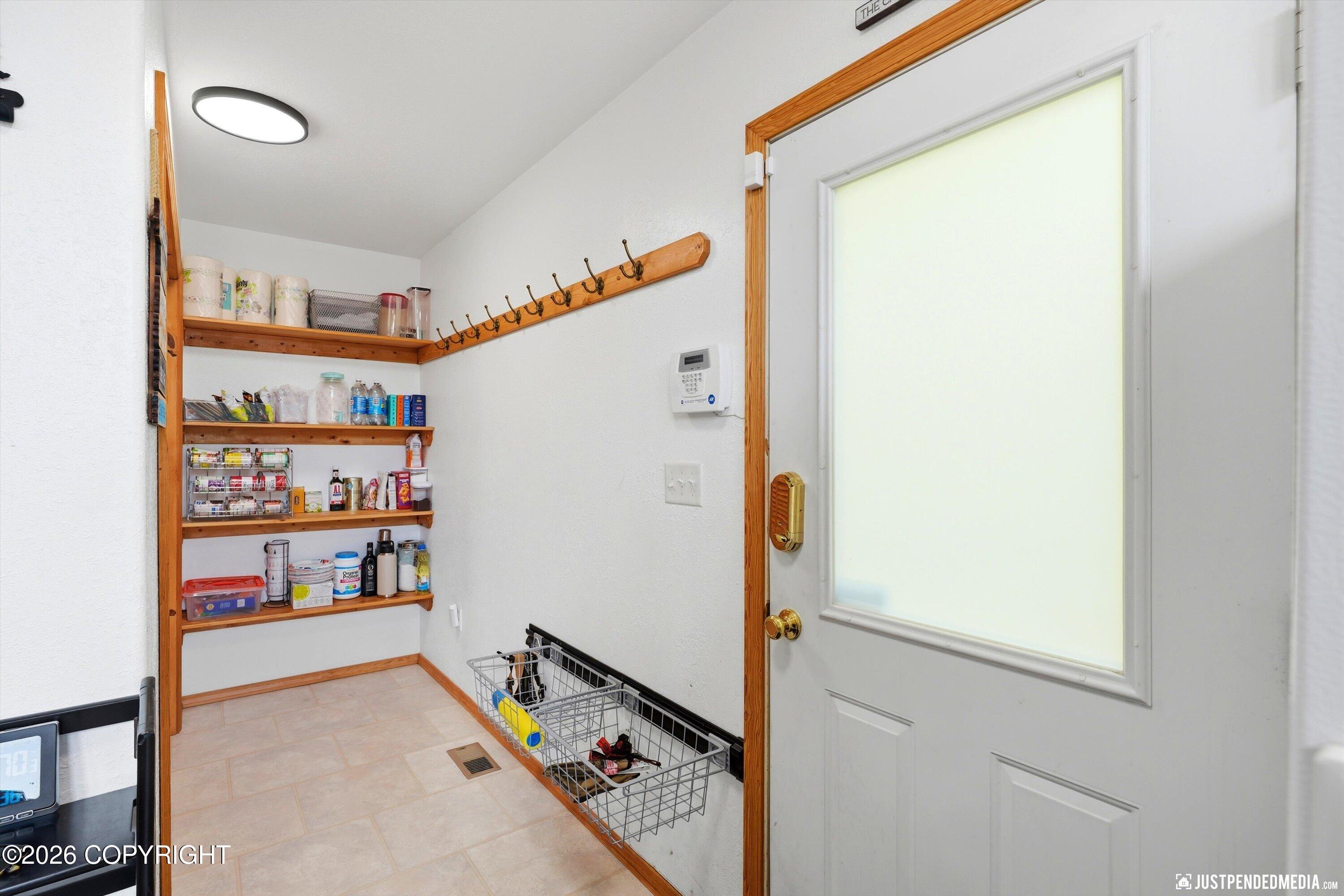 9815 N Rainbow Shores Road Property Photo 6