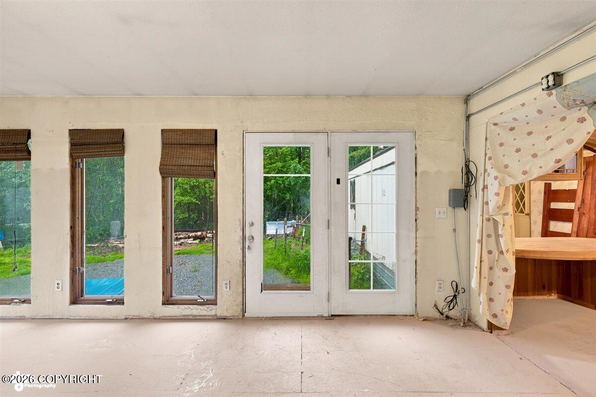 946 N Satisfied Drive Property Photo 4