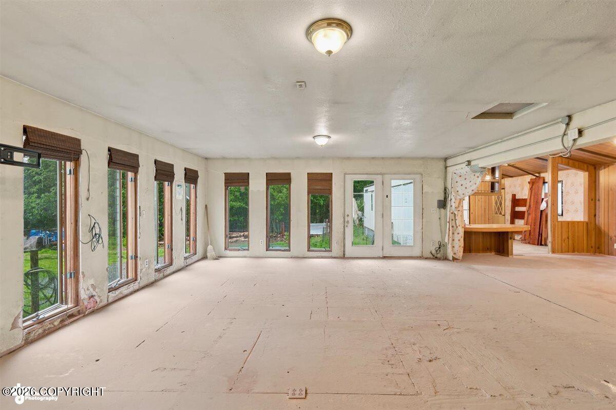 946 N Satisfied Drive Property Photo 9