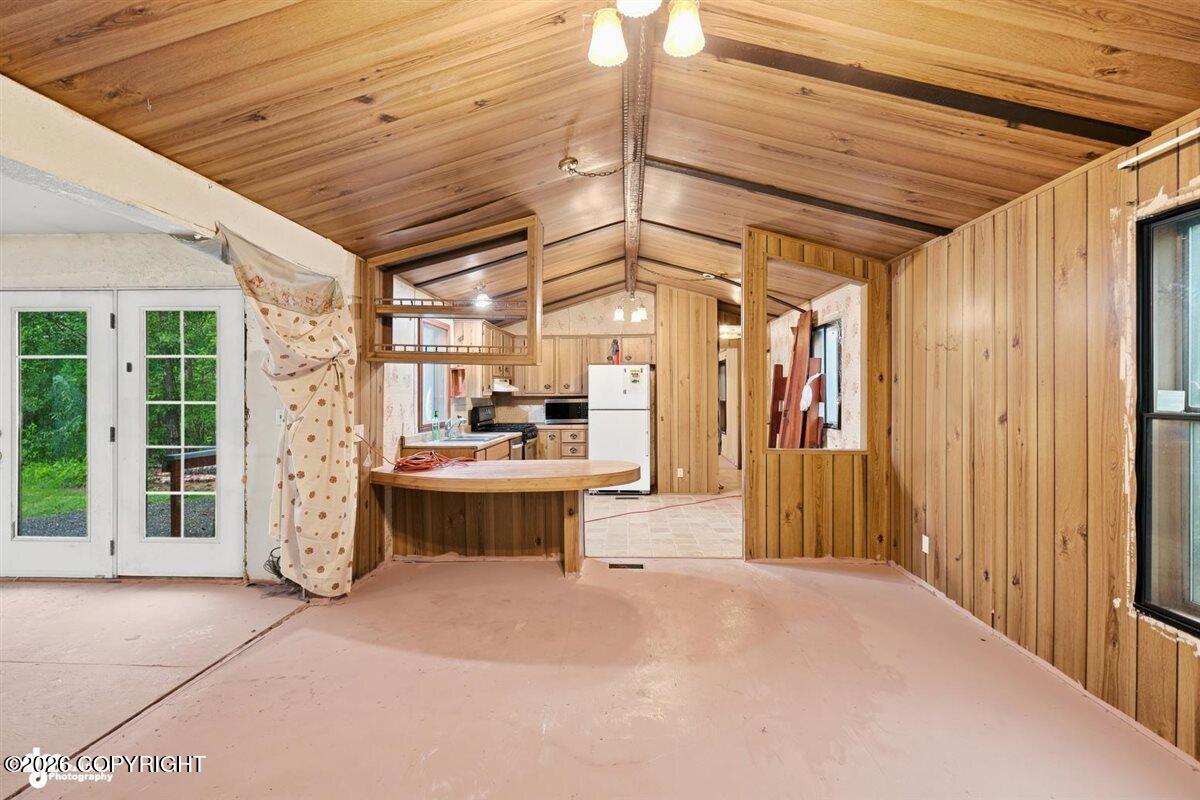 946 N Satisfied Drive Property Photo 17