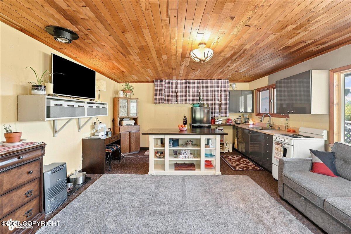 14667 Surf Street Property Photo 6